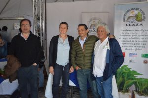 En la foto de izq a der, Dr. Teodoro Coba (CEAZA), Dra. Alexandra Stoll (CEAZA), directora del proyecto FIC, Dr. Jaime Bravo (Instituto Tecnológico de Tepic, Nayarit, México), Dr. Víctor Olalde (CINVESTAV, México).