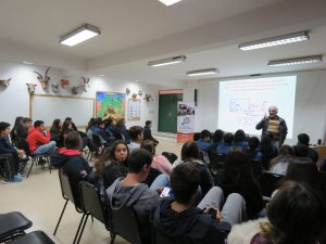 En la imagen el climatólogo CEAZA, Dr. José Rutllant, en una de las charlas desarrolladas durante la EXPOCIENCIA.