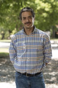 C. Vásquez, Gte. Corp. CEAZA, plantea que con este trabajo el centro científico se desvía de su rol principal que es la producción de información científica, para buscar generar cambios culturales, junto con fortalecer procesos de gobernanza.