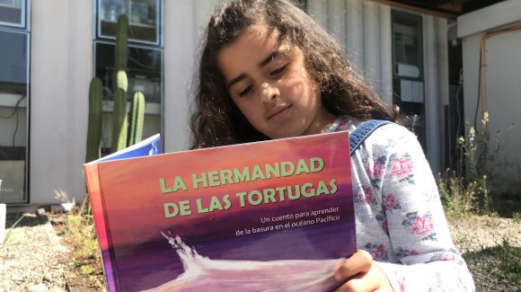 Cuento infantil aborda problemática del plástico en el Océano Pacífico