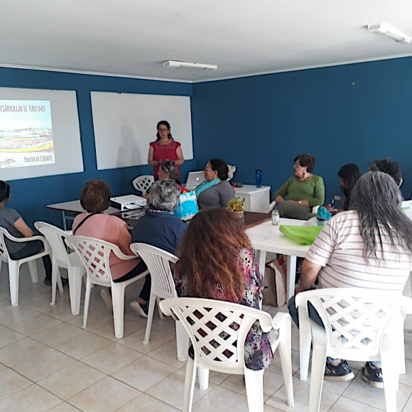 Talleres del Programa de Ciencia y Turismo: CEAZA potencia identidad local a través del desarrollo de artesanía en Archipiélago de Humboldt