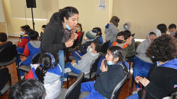 Estudiantes de Escuela de Música oyeron y exploraron los sonidos del cuento La Orquesta del Humedal de CEAZA