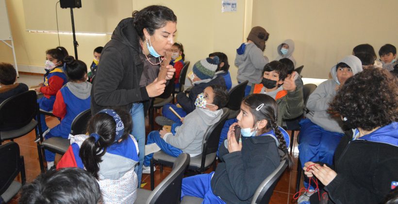 Estudiantes de Escuela de Música oyeron y exploraron los sonidos del cuento La Orquesta del Humedal de CEAZA