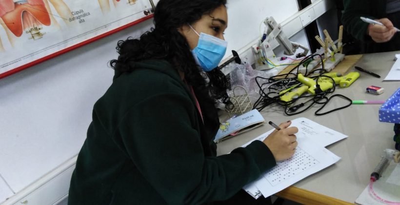 Estudiantes investigaron sobre calidad de aire en sala de clases y ganaron viaje a México