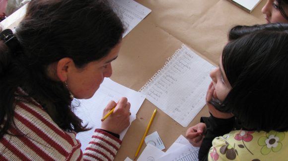 Programa Frontiers para escolares: Jóvenes del Colegio Altos del Cerro Grande colaboran con investigador CEAZA para traducir artículos científicos