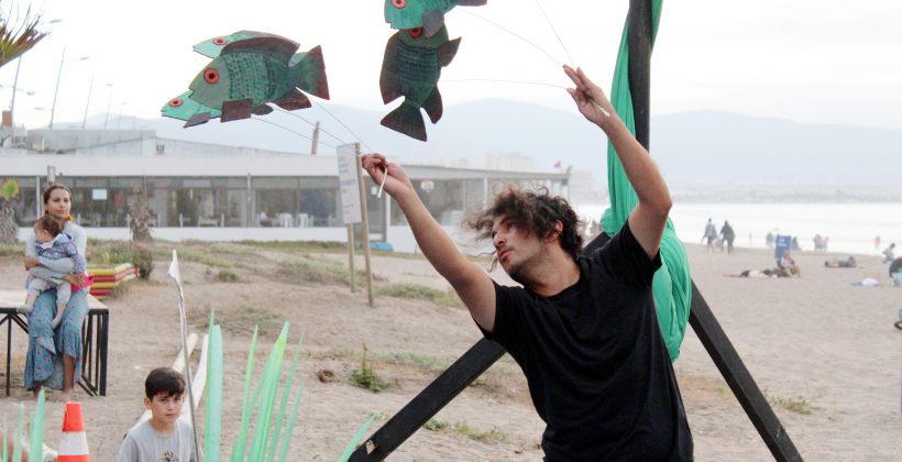 CEAZA Móvil con teatro, circo y ciencia: se tomaron la Avenida de Mar con obra del cuento “La Orquesta del Humedal”