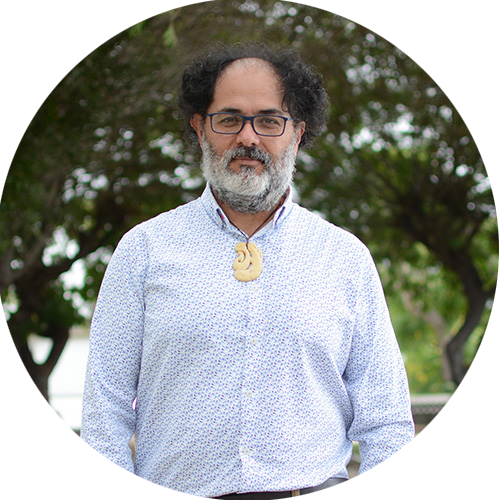 Dr. Carlos Olavarría